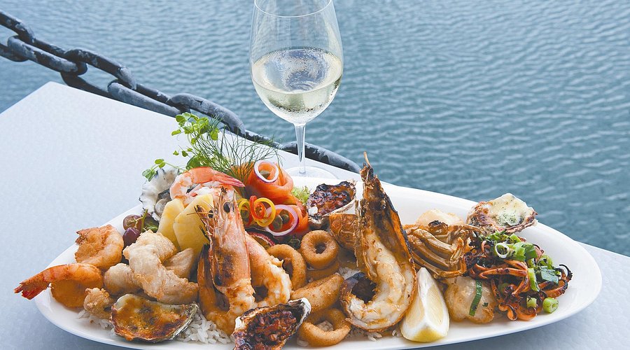 seafood-platter-johnny-omeros